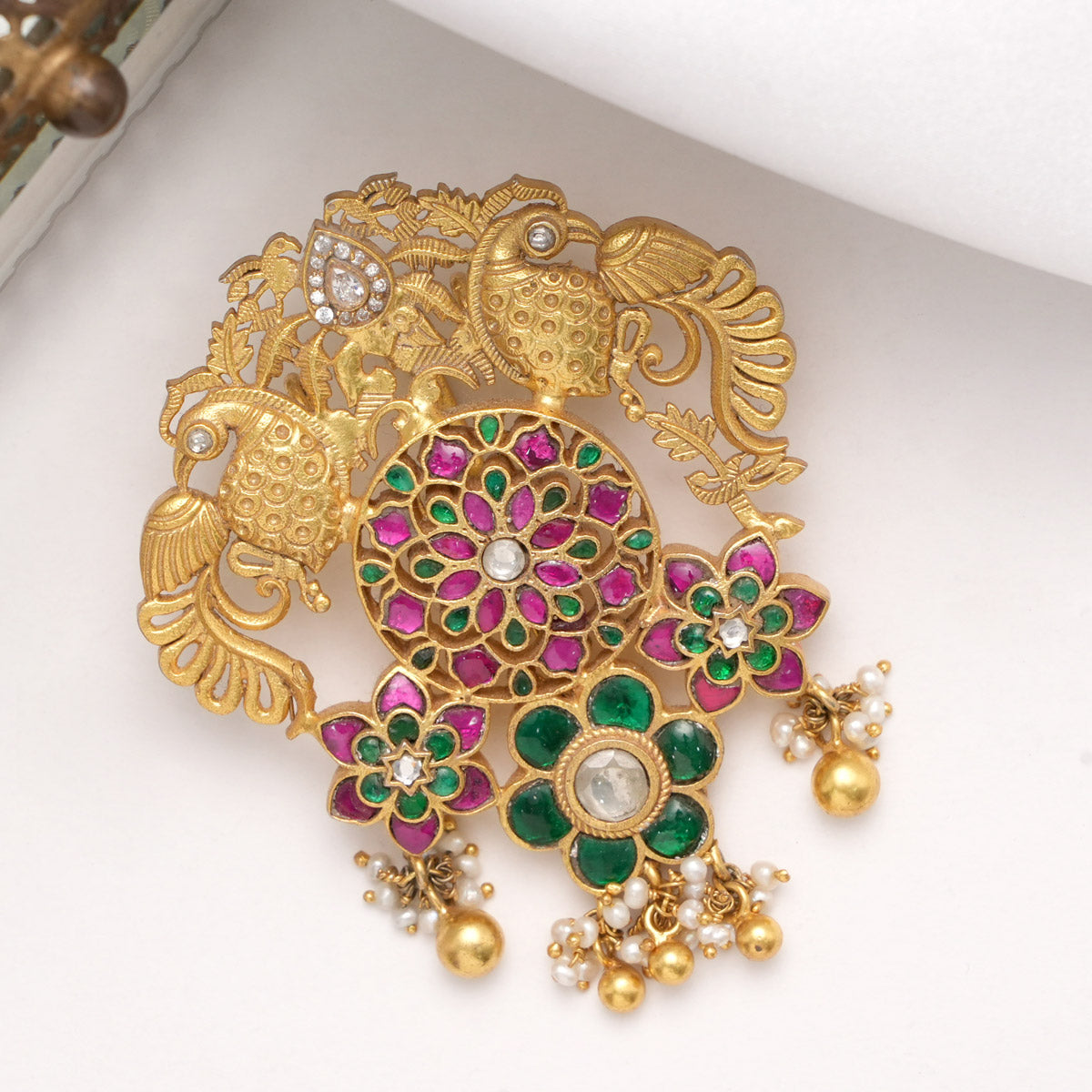 Elegant Kundan Pendant