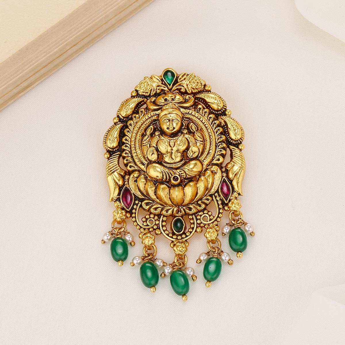 Nadhiya Nagas Pendant