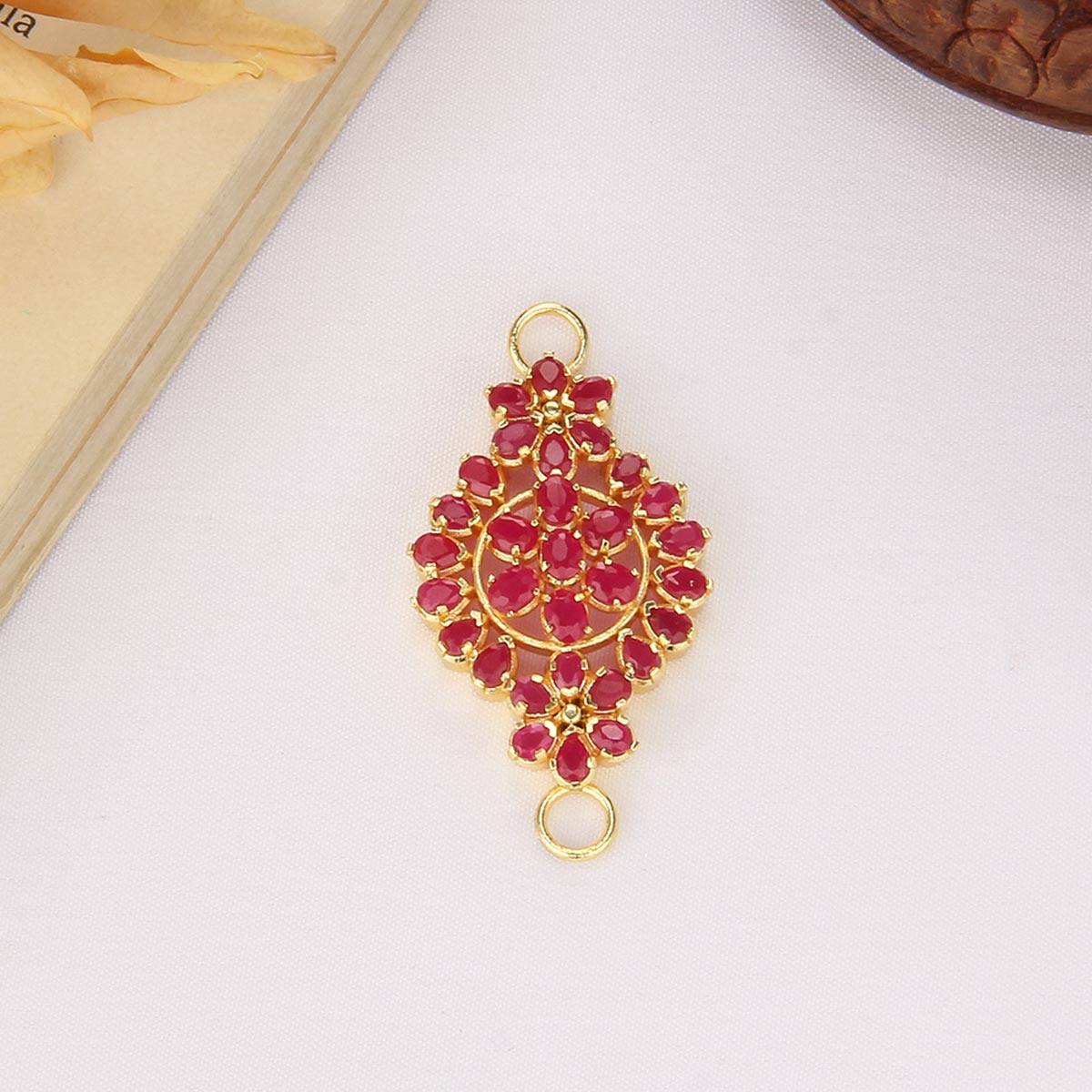 Mevrina Mugappu Pendant