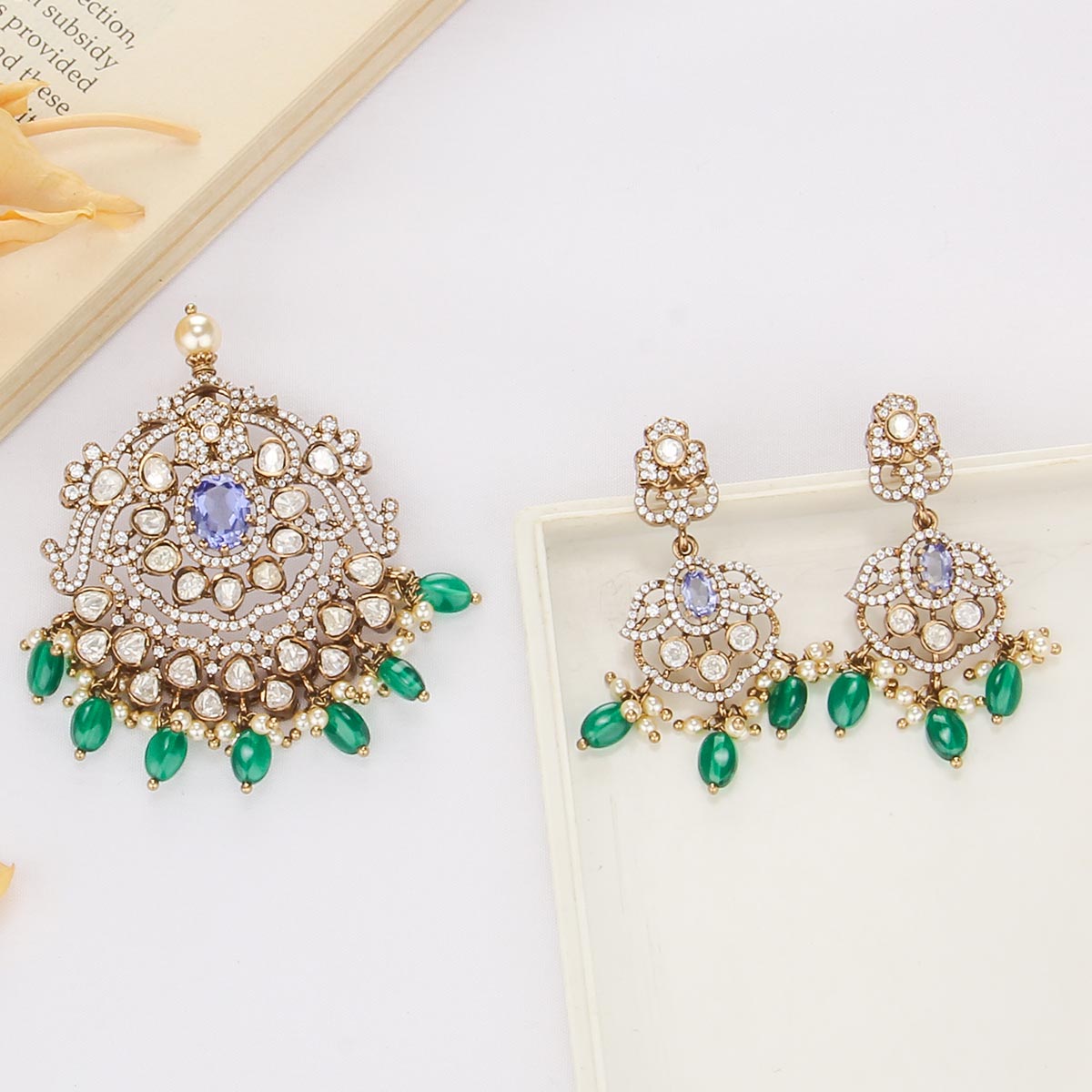 Shrika Victorian Pendant set