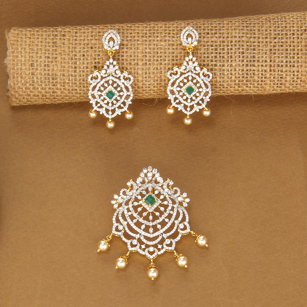 Mithra Avikam Pendant Set