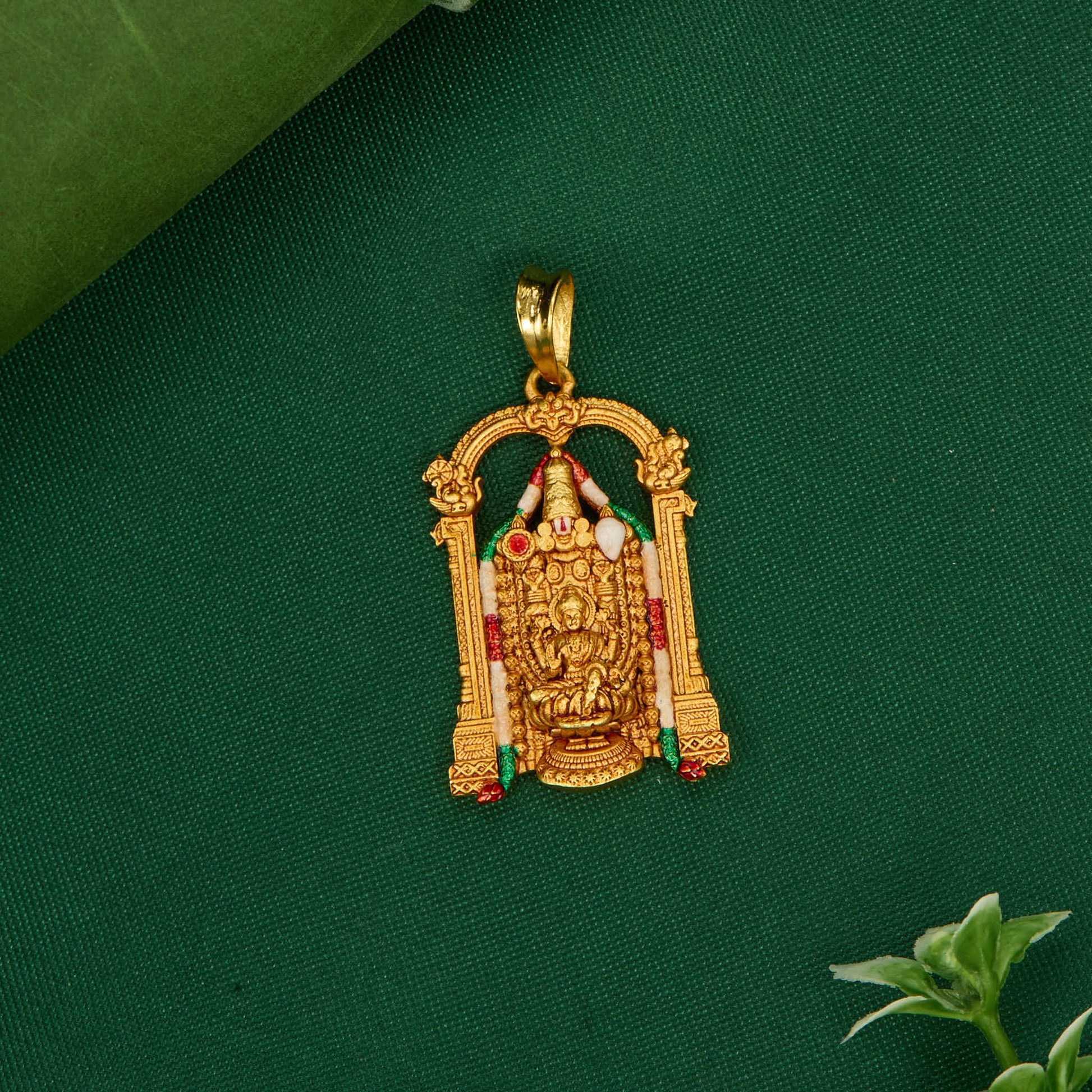 Divine Look 3D Spl Pendant