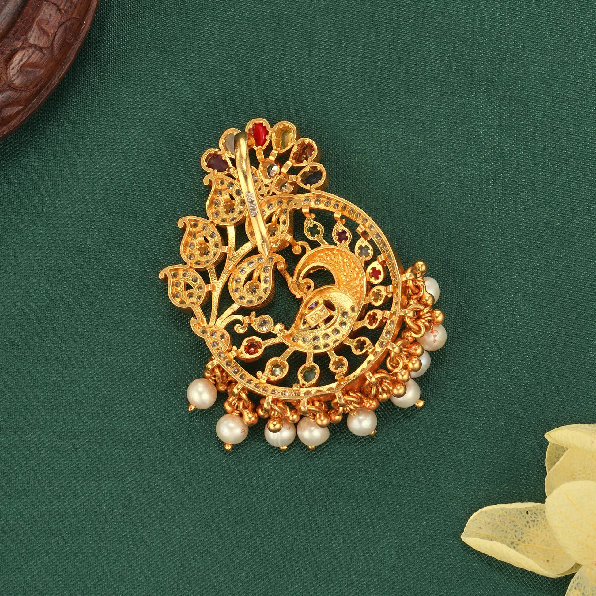 Finthara Stone Pendant