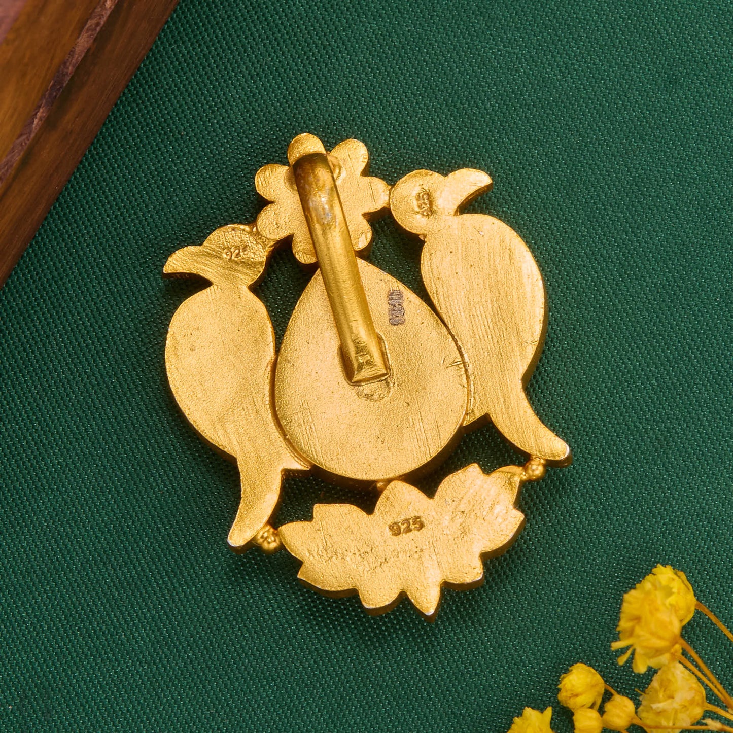 Chapalaa Kundan Pendant