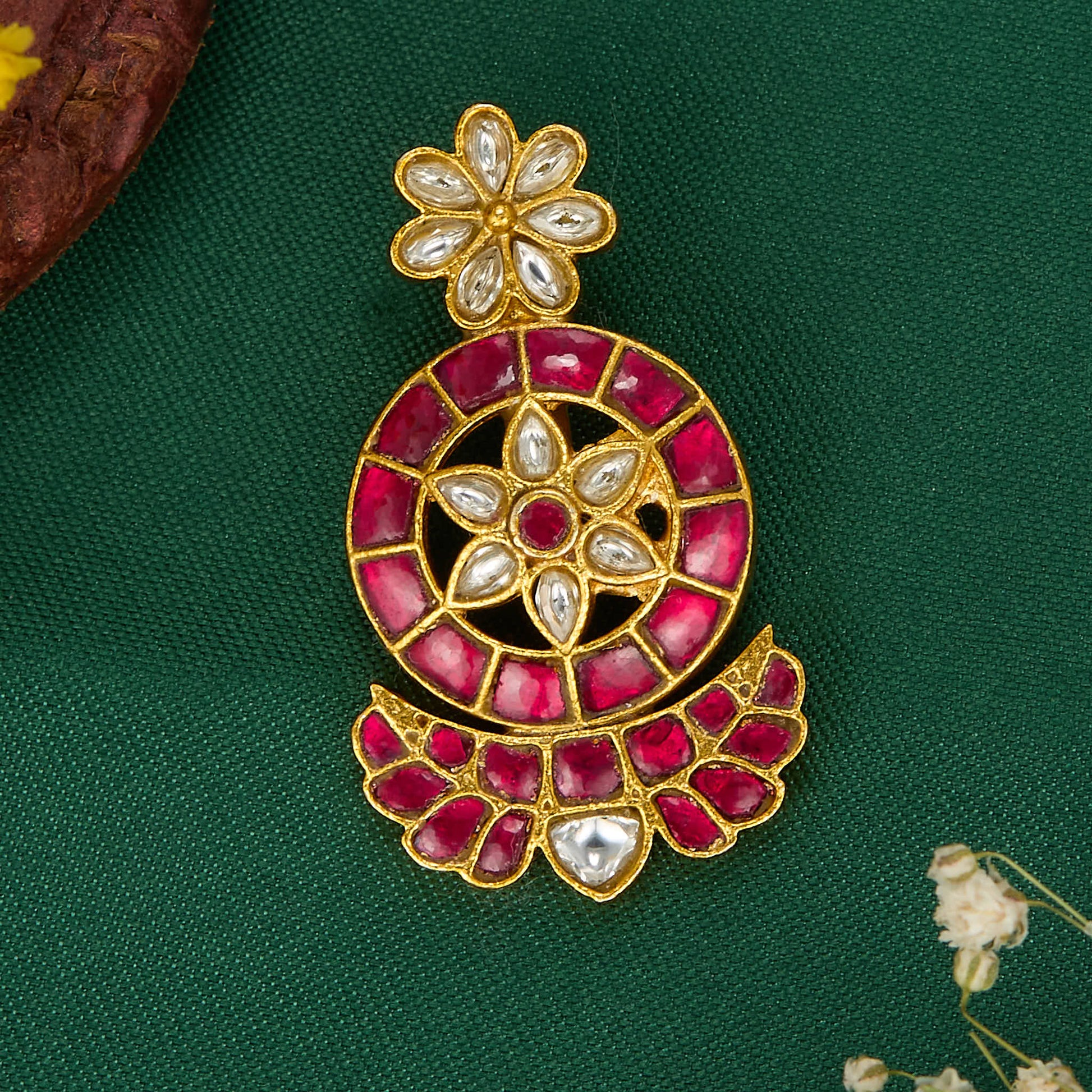 Attractive Kundan Pendant