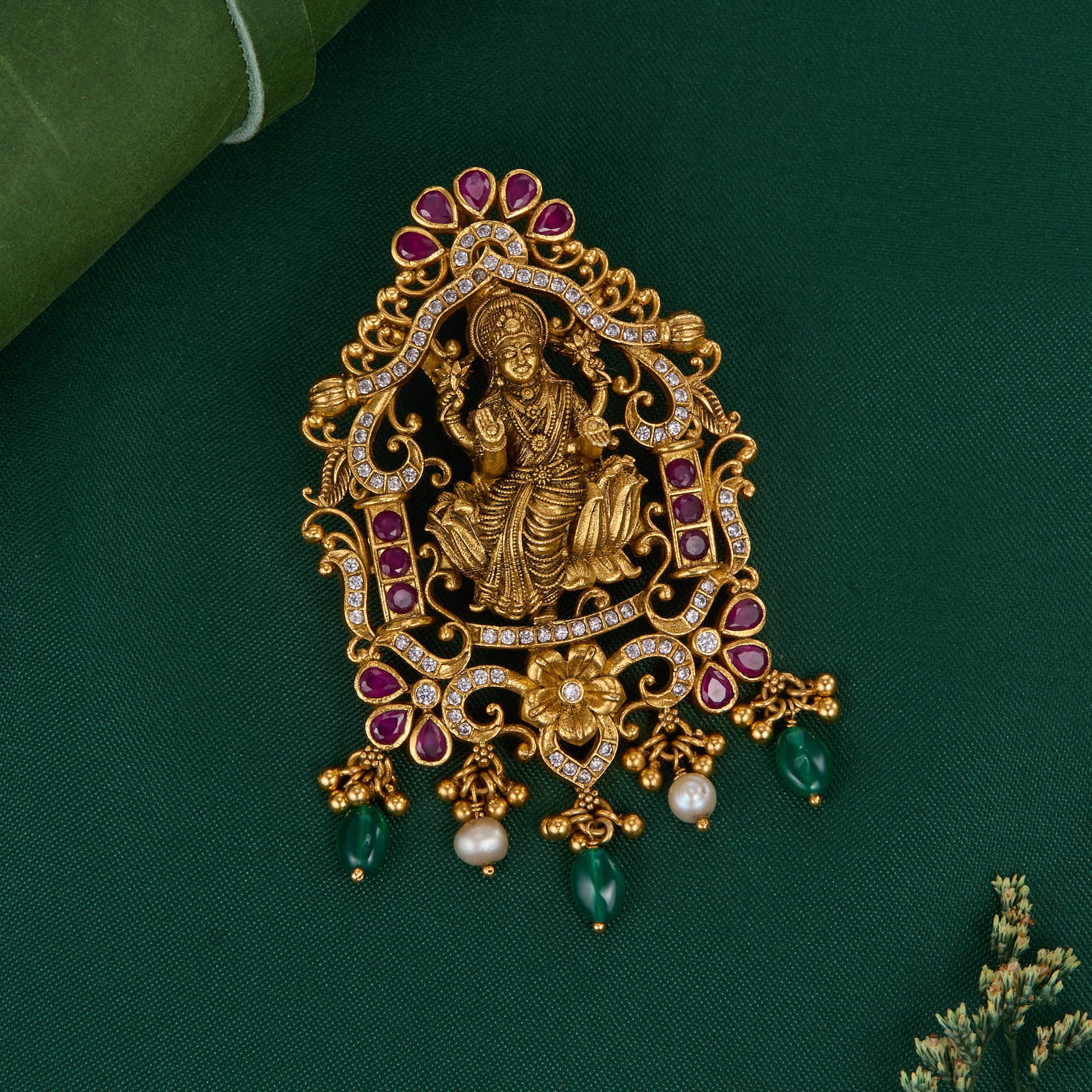 Dazzling Nagas Pendant
