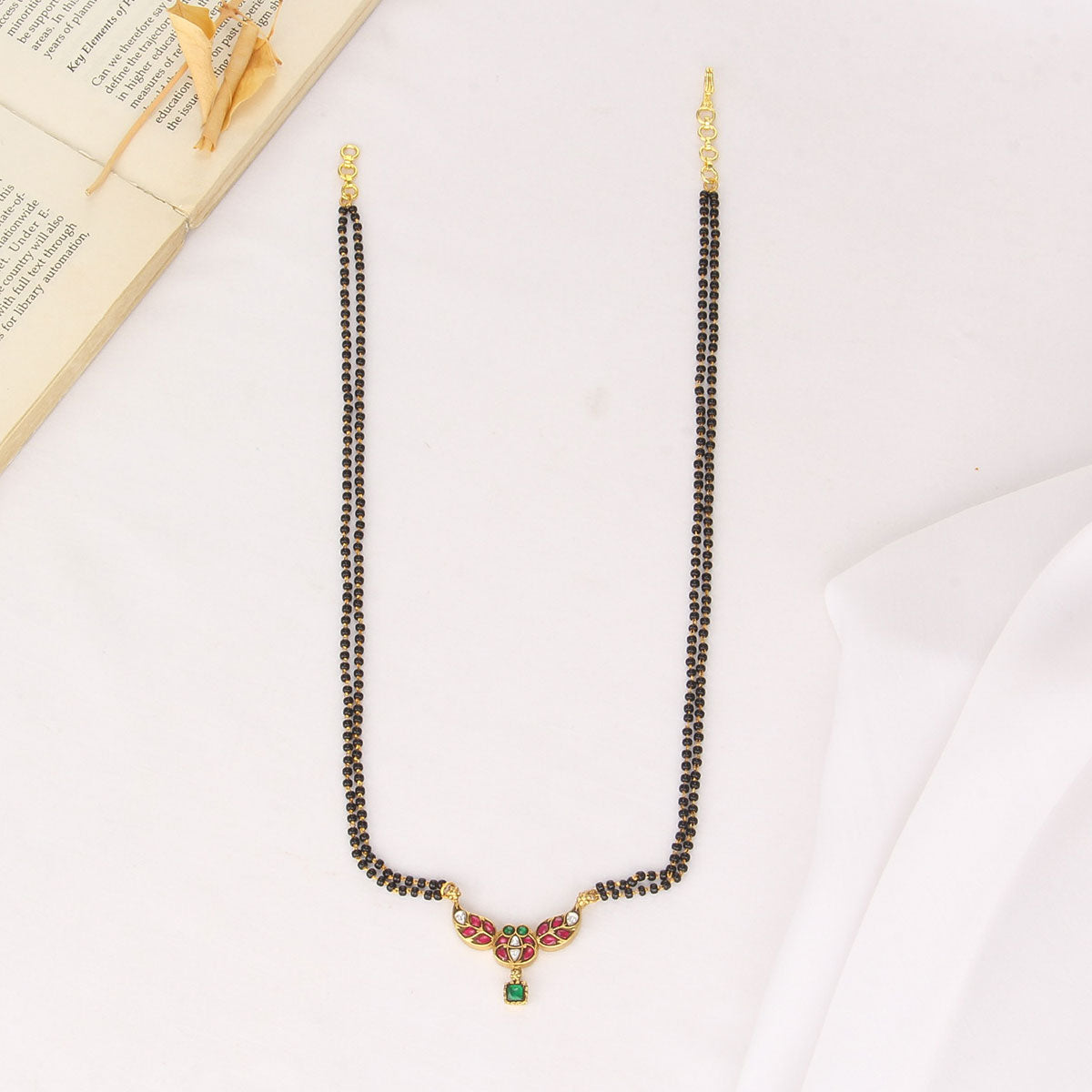 Srinikha Kundan Chain