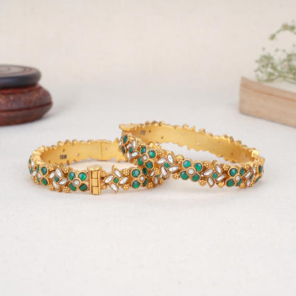 Akshvi Kundan Pair Bangle
