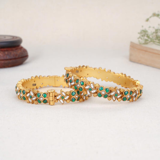 Akshvi Kundan Pair Bangle