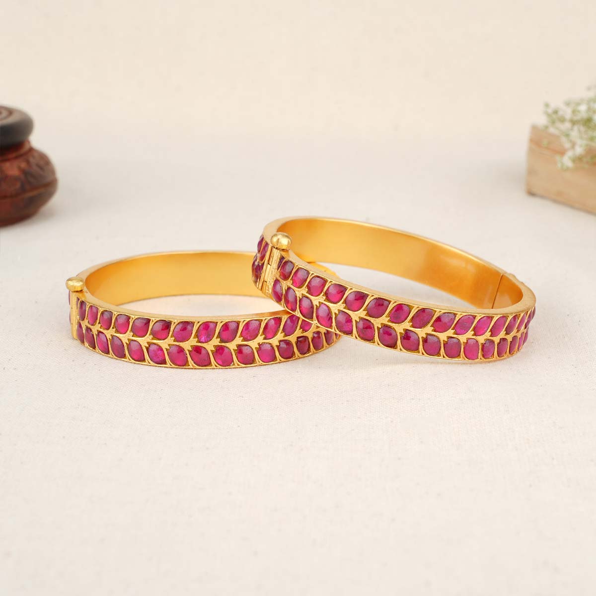 Abina Kundan Pair Bangle