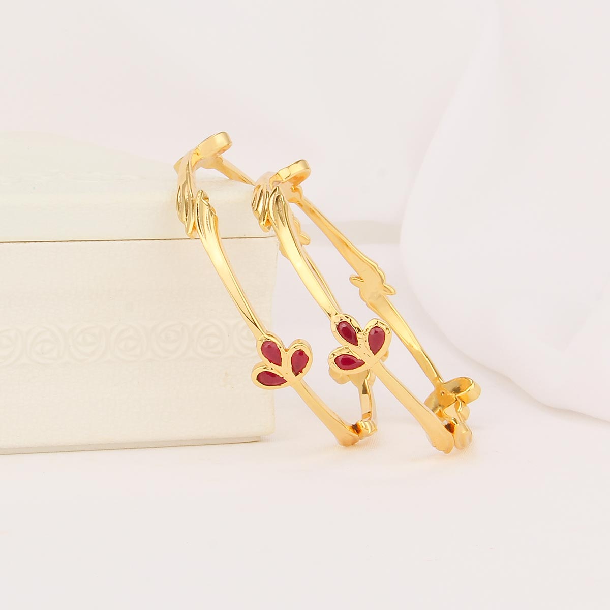 Trivya Diamond Design Pair Bangle