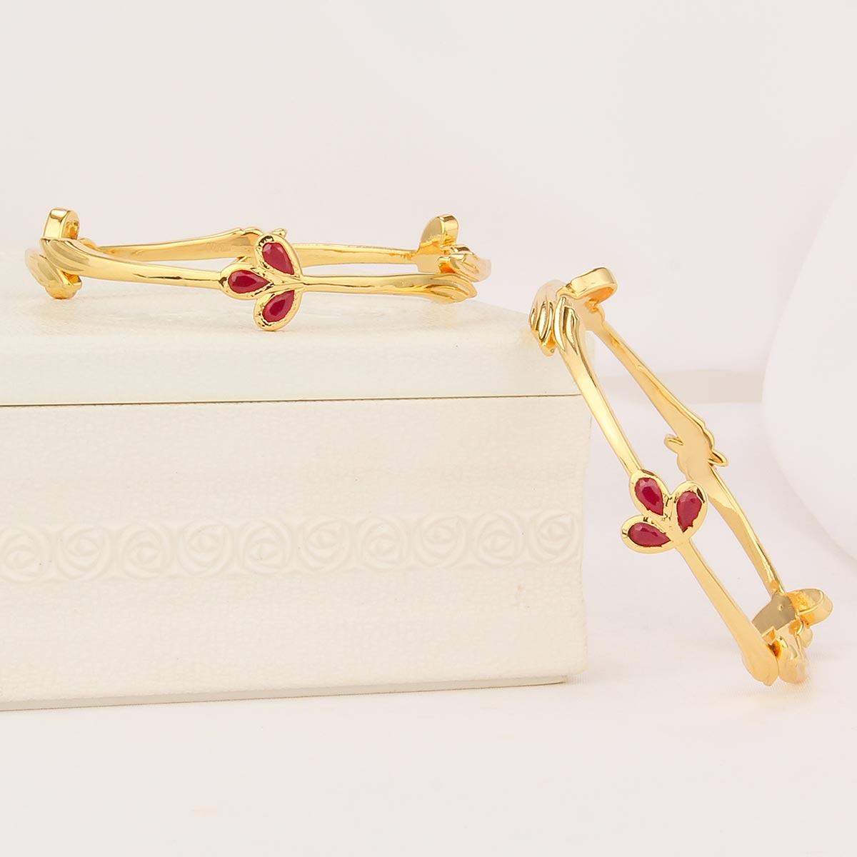 Trivya Diamond Design Pair Bangle