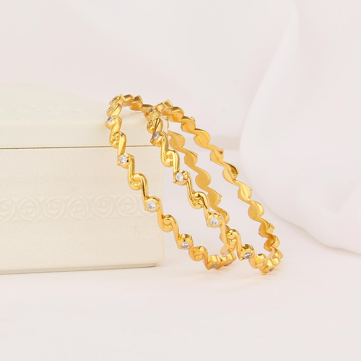 Vanasha Diamond Design Pair Bangle