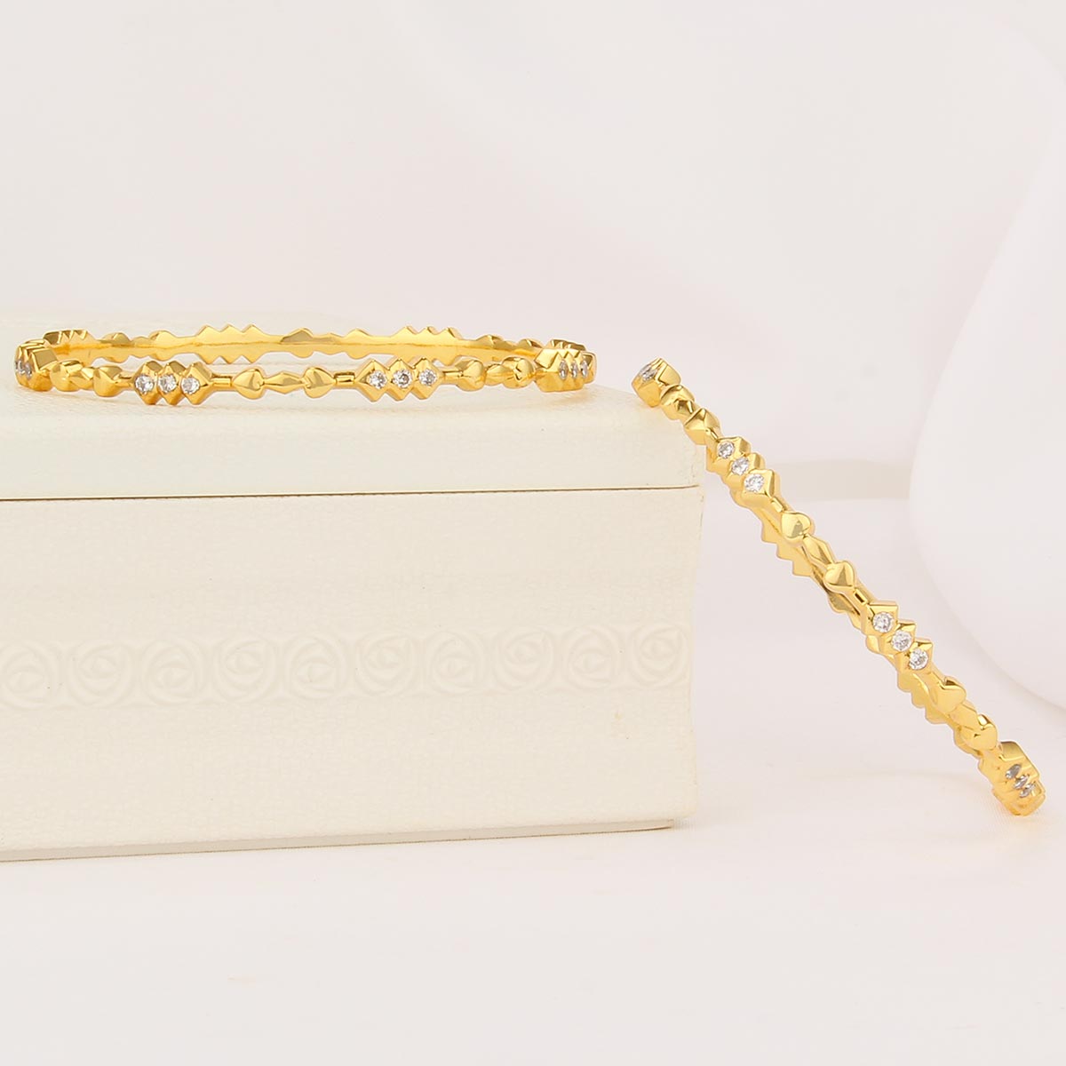 Shivanika Diamond Design Pair Bangle