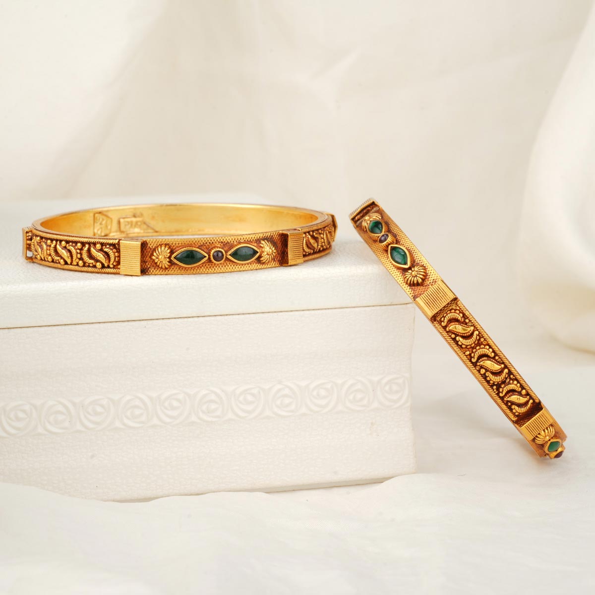 Vanitashri Pair Bangles