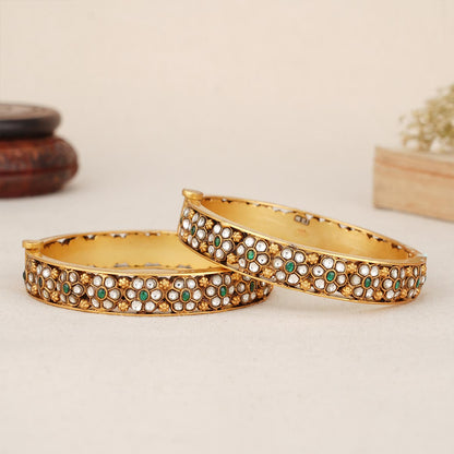 Dhashvin Kundan Pair Bangle