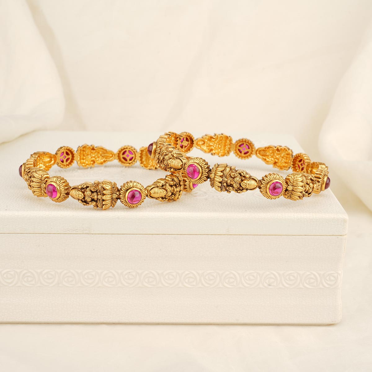 Vivetha Nagas Pair Bangles