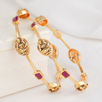 Varshitha Diamond Design Pair Bangle