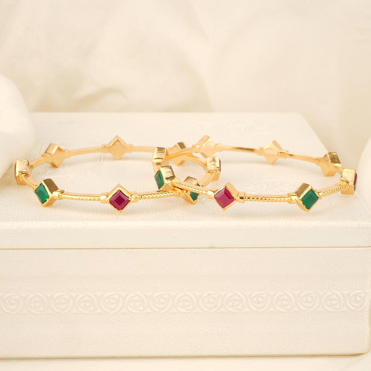 Anusikha Diamond Design Pair Bangle