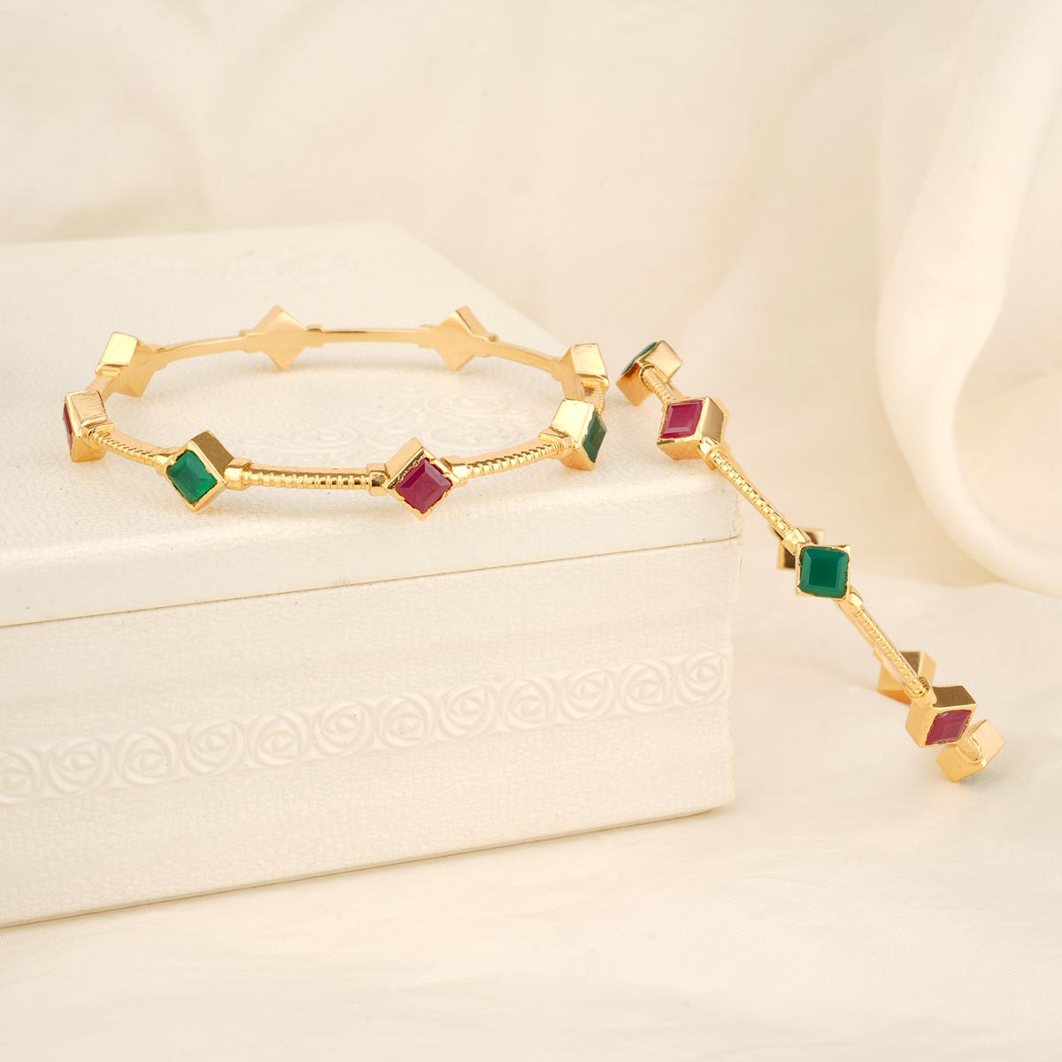 Anusikha Diamond Design Pair Bangle