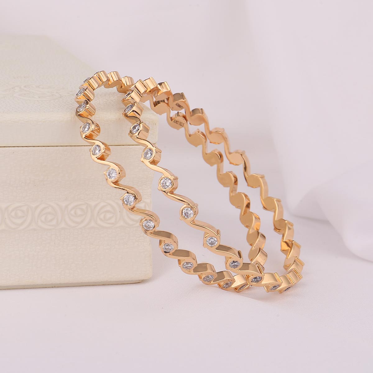 Glow Diamond Design Pair Bangle