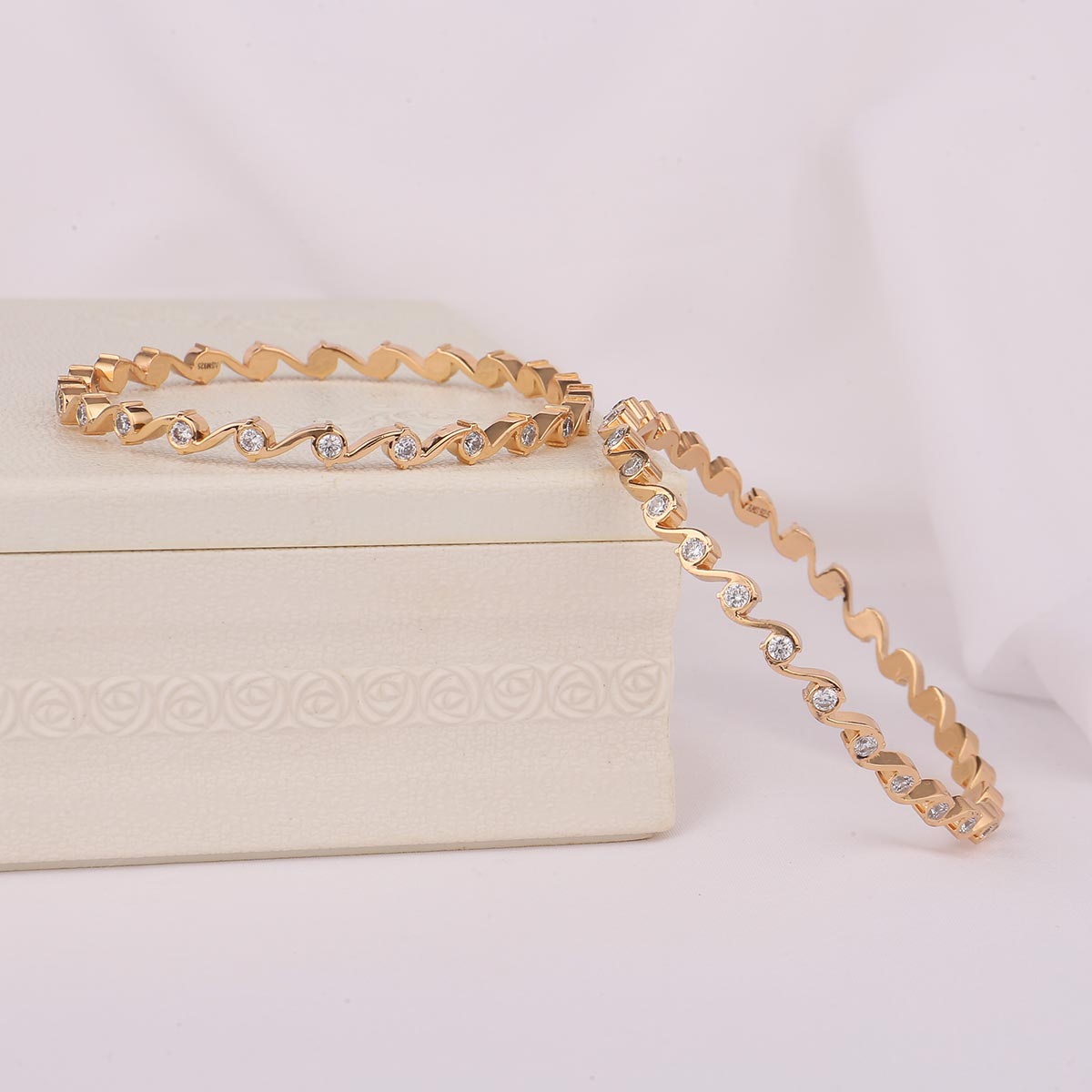 Glow Diamond Design Pair Bangle