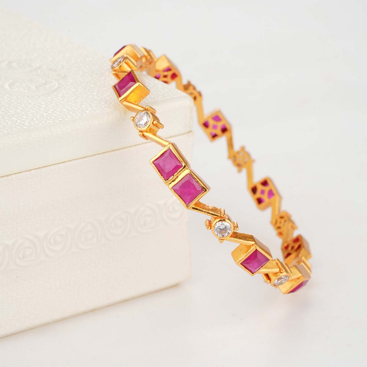 Saranya Stone Single Bangle