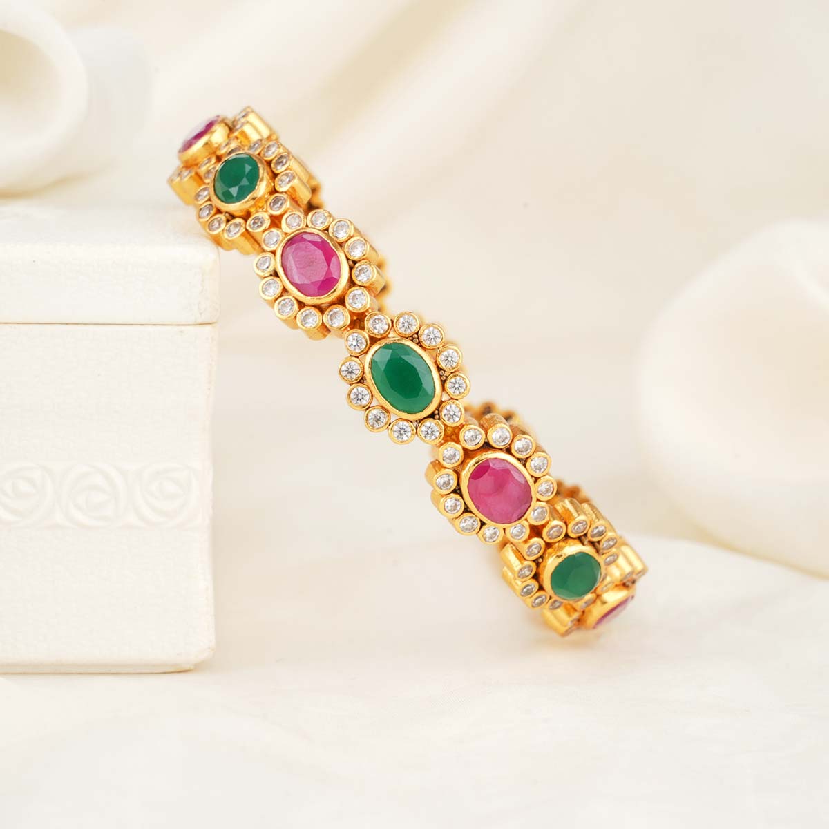 Shriyan Stone Single Bangle