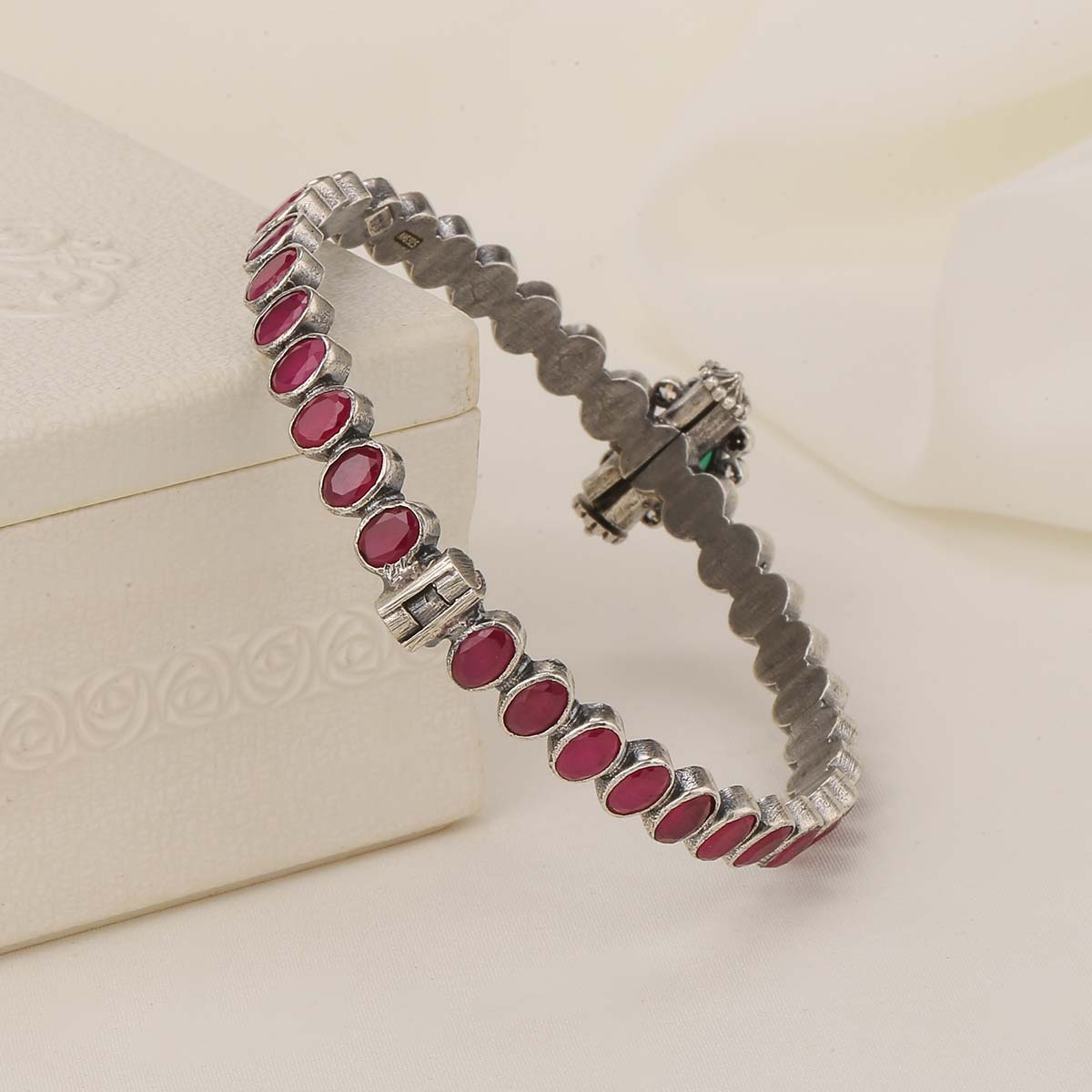 Nilanikha Single Bangle