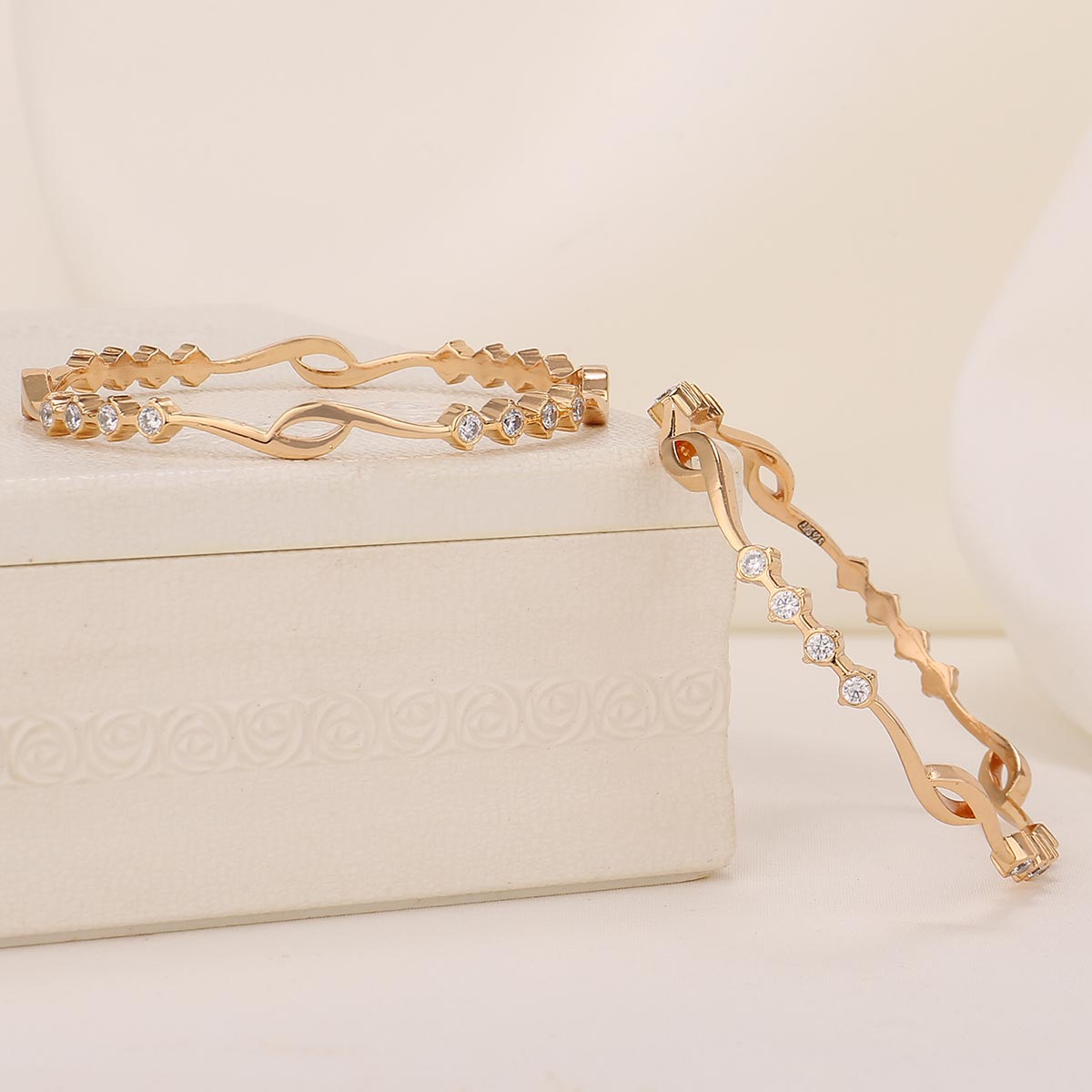Disha Diamond Design Pair Bangle