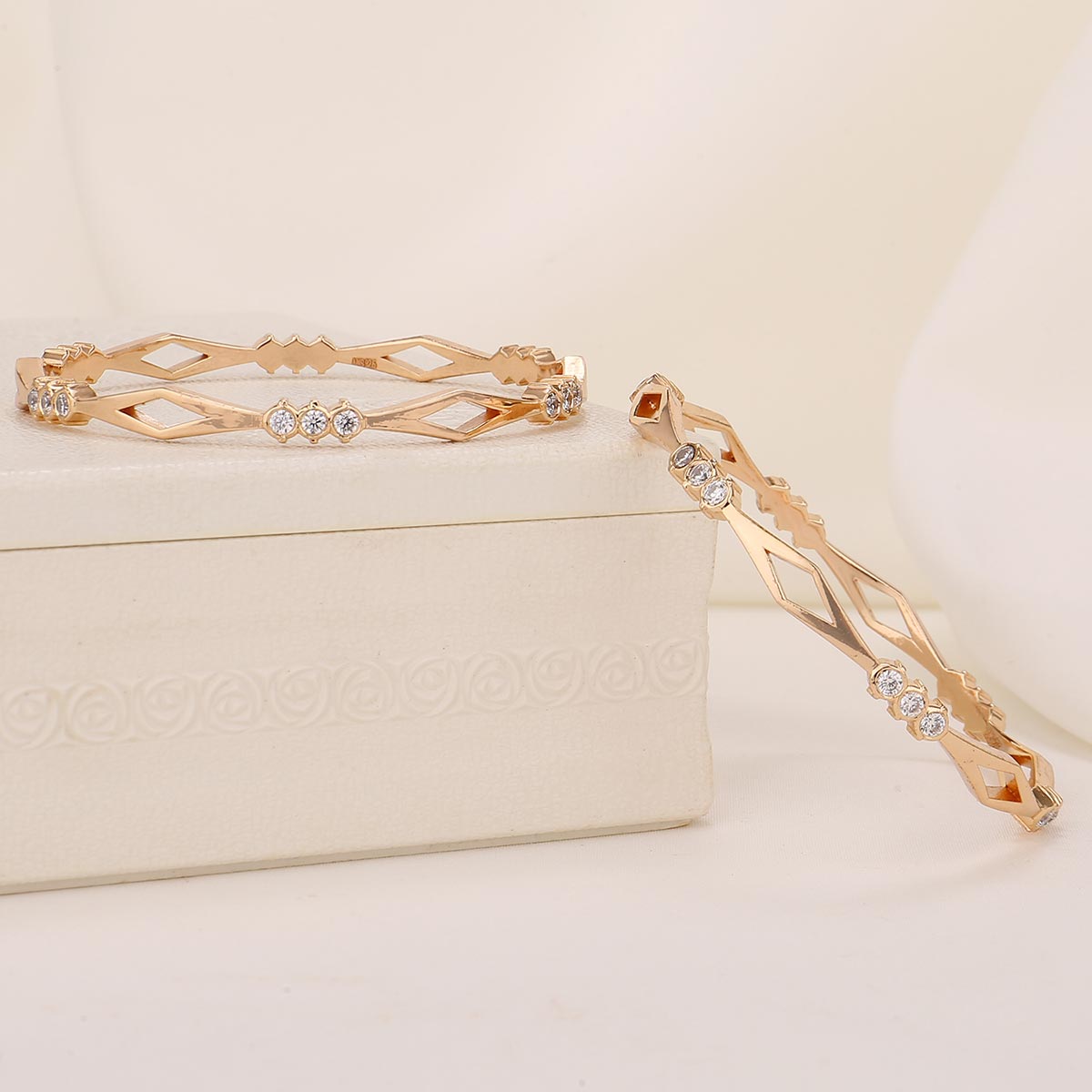 Virshali Diamond Design Pair Bangle
