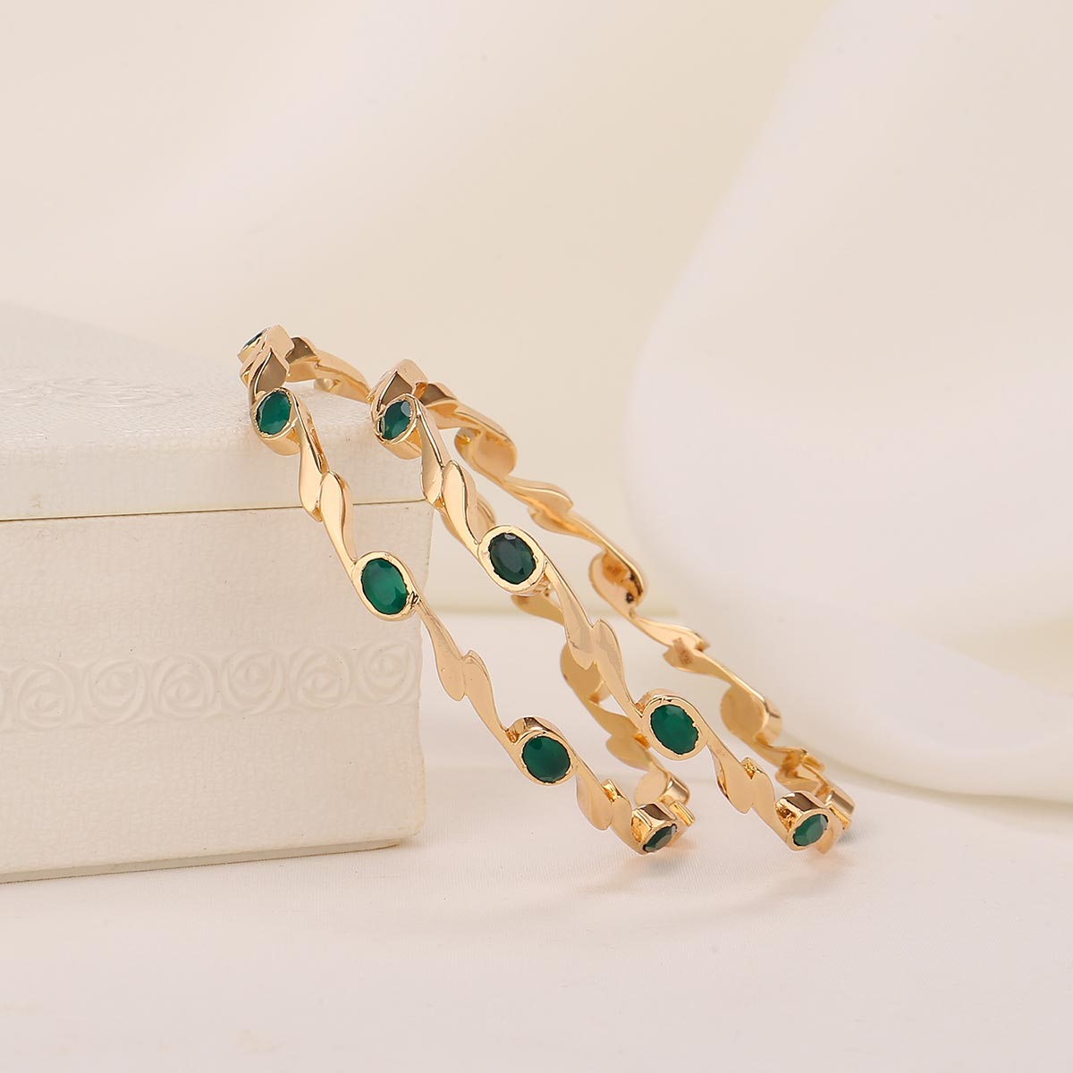 Nivara Diamond Design Pair Bangle