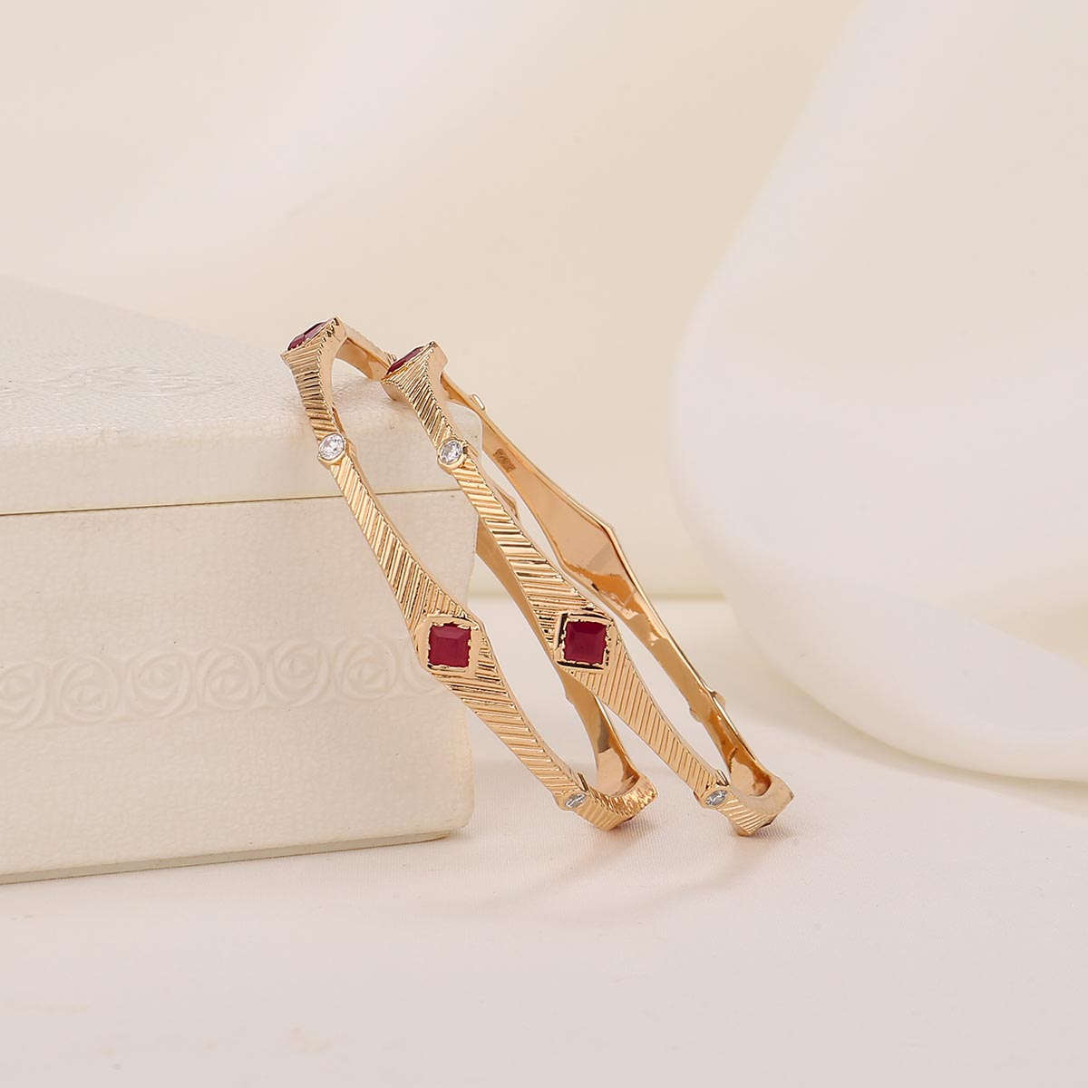 Samridhika Diamond Design Pair Bangle