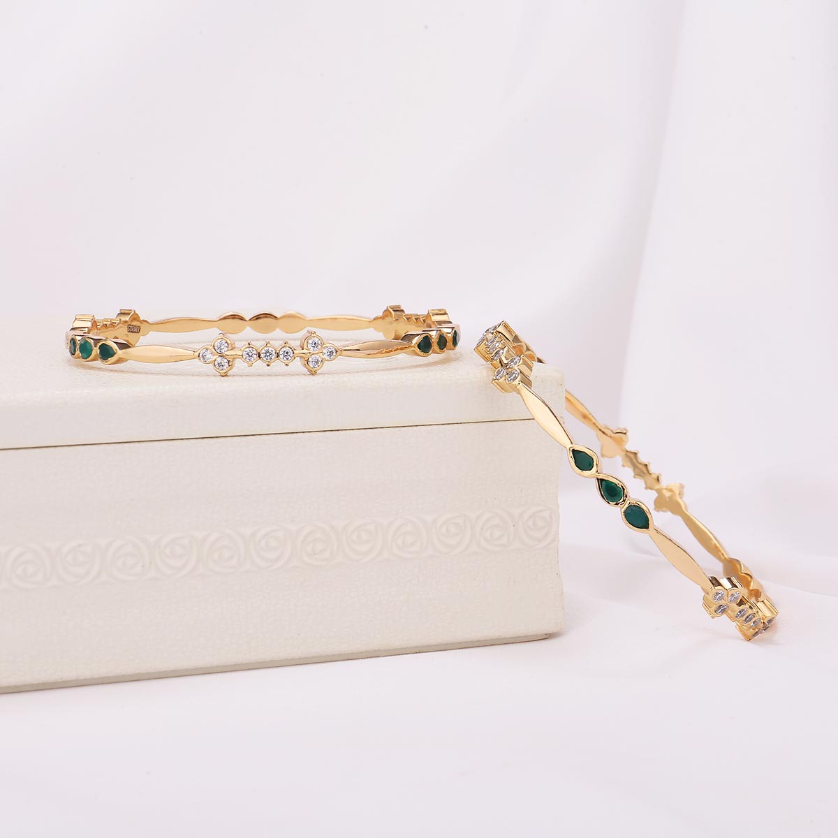 Mithila Diamond Design Pair Bangle
