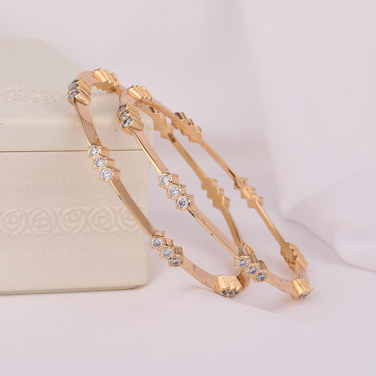 Magizhini Diamond Design Pair Bangle