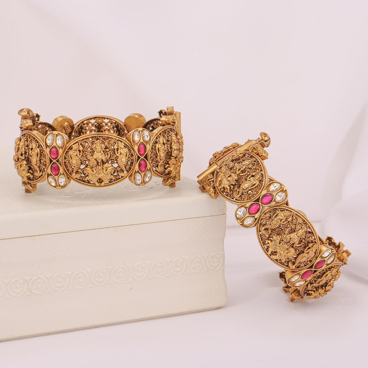 Aarnika Nagas Pair Bangle