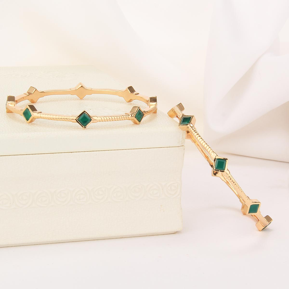 Shrisha Diamond Design Pair Bangle