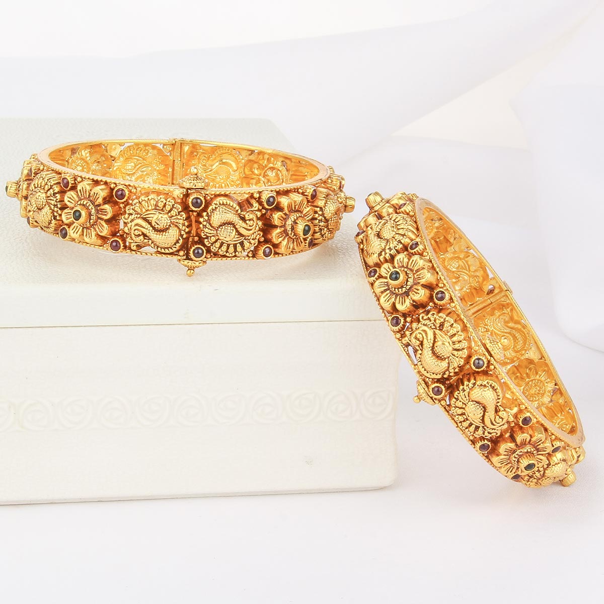 Tausin Nagas Pair Bangles
