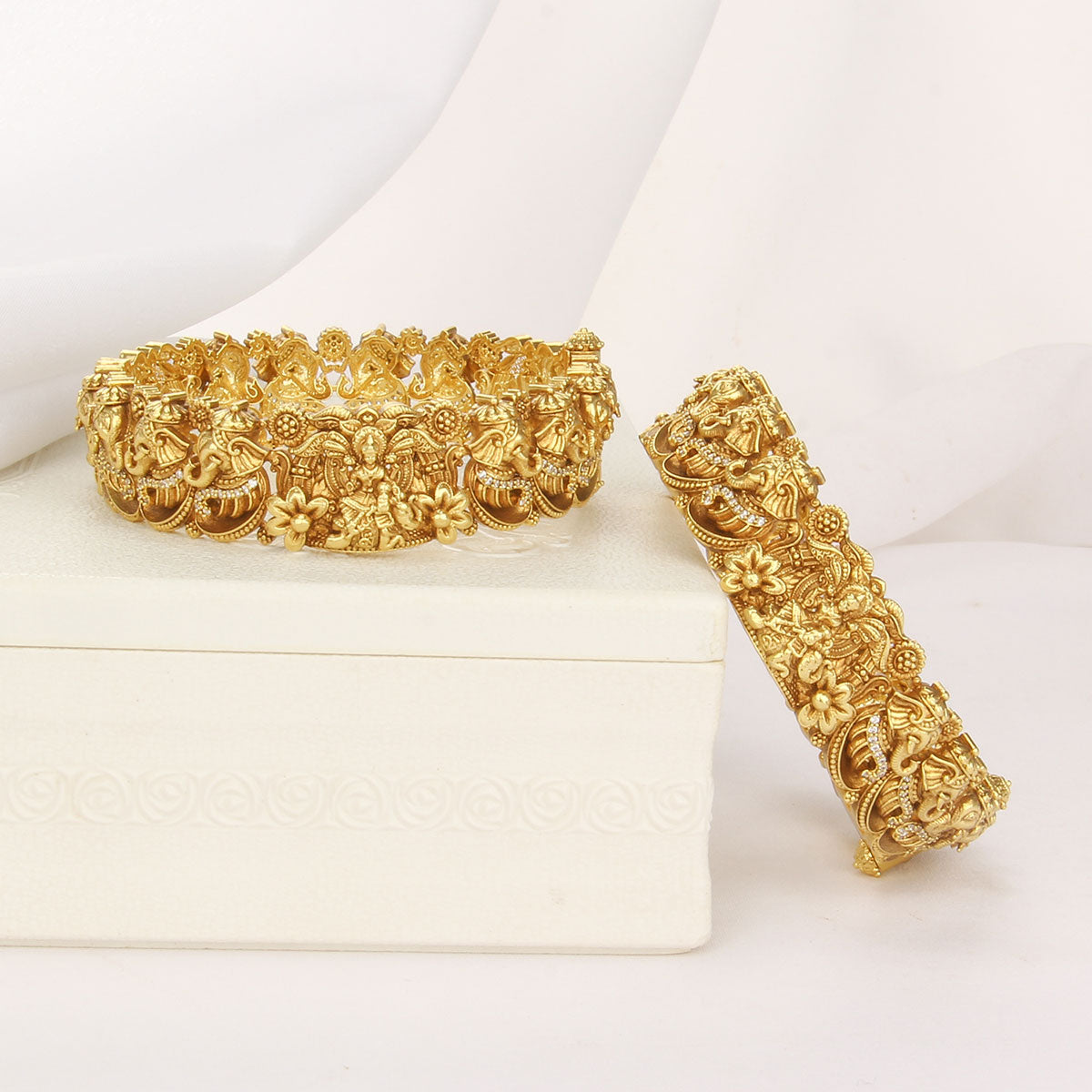 Elina Nagas Pair Bangles