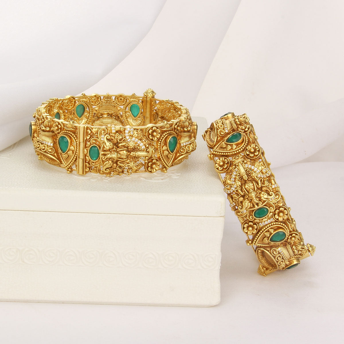Grandeur Nagas Pair Bangles
