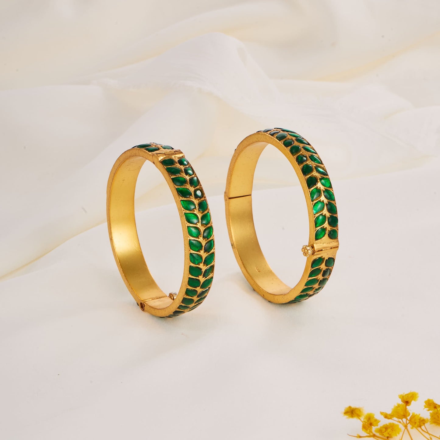 Bithuka Kundan Pair Bangle