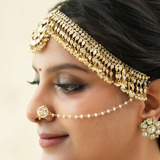 Yajita Nose Pin