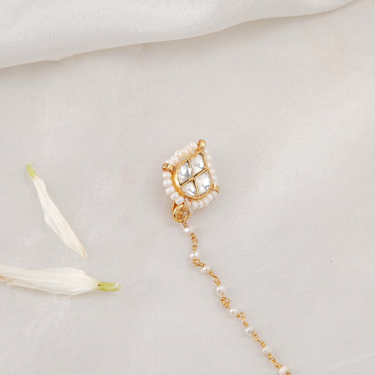 Yajita Nose Pin