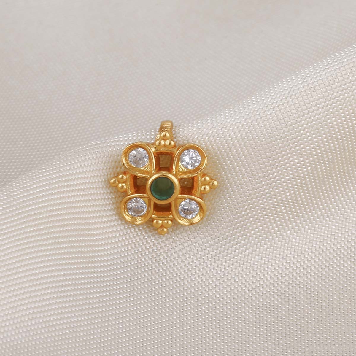Lura Nose Pin