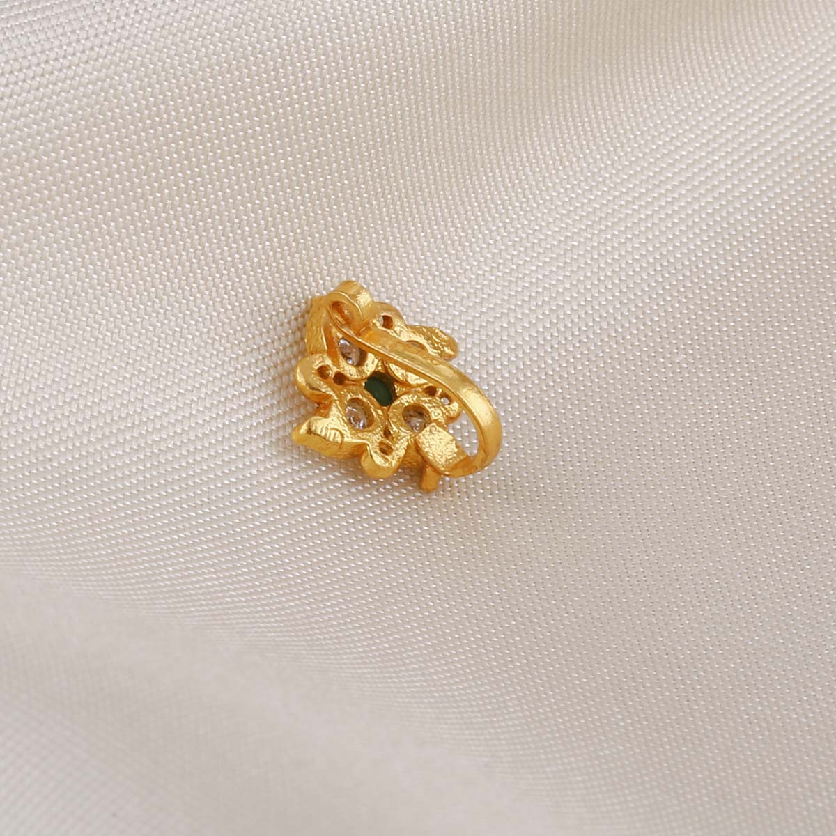 Kiyara Nose Pin