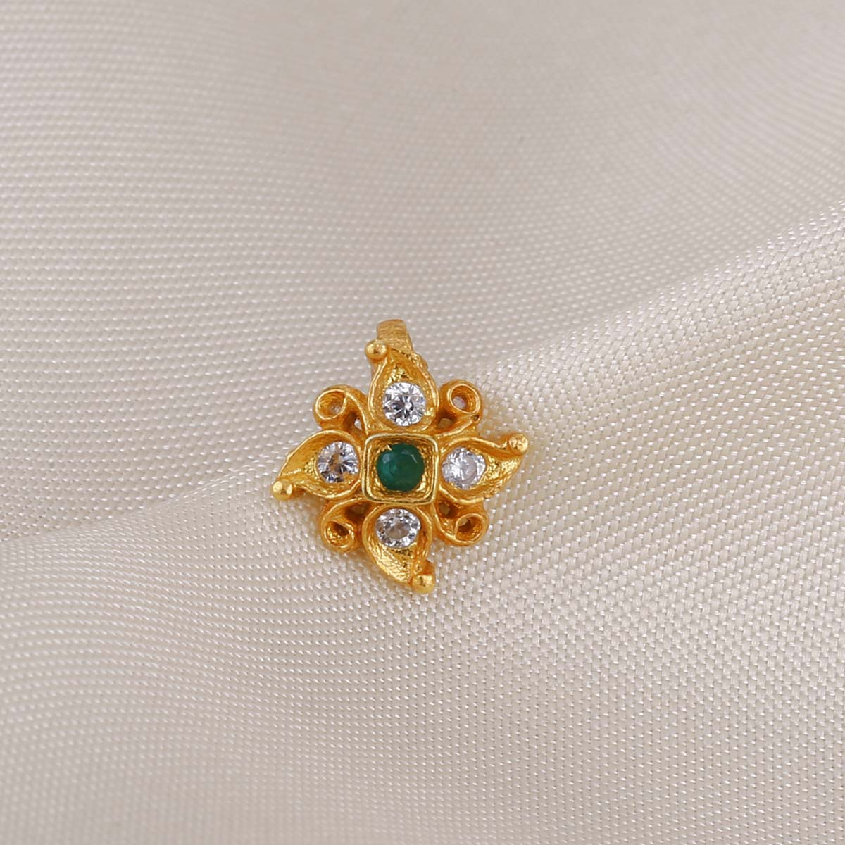 Kiyara Nose Pin