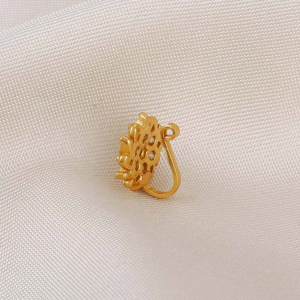 Fariya Nose Pin