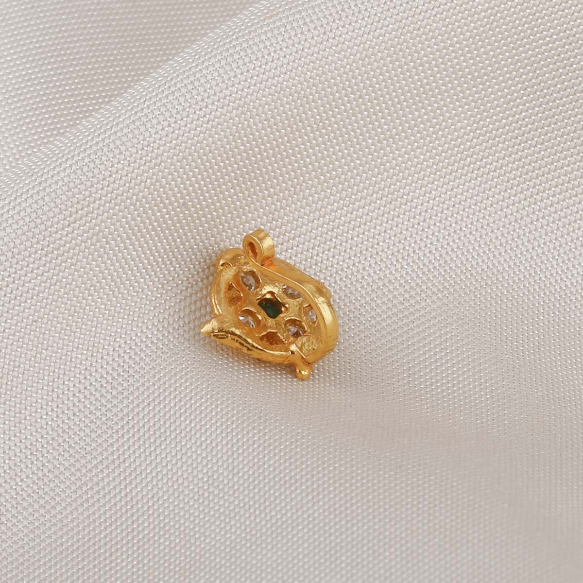 Deksha Nose Pin