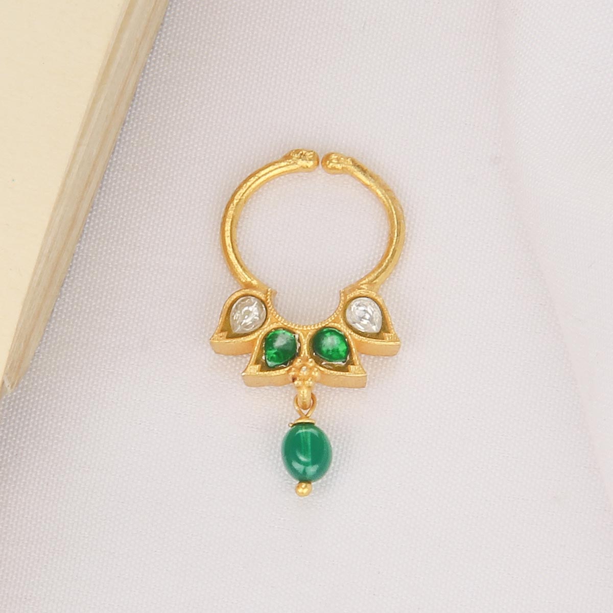 Yajita Bullakku Nose pin