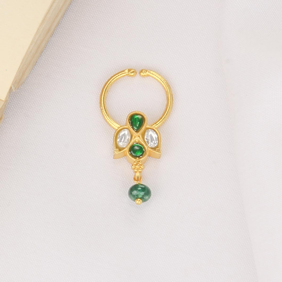 Liyasri Bullakku Nose pin
